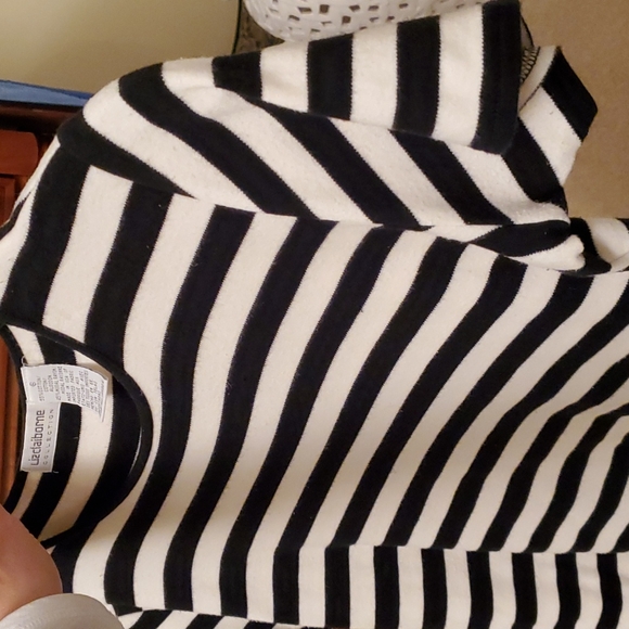 Top - Picture 4 of 4